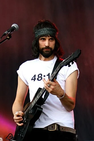 Serge Pizzorno height profile photo