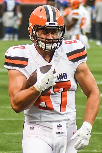 Seth DeValve height profile photo