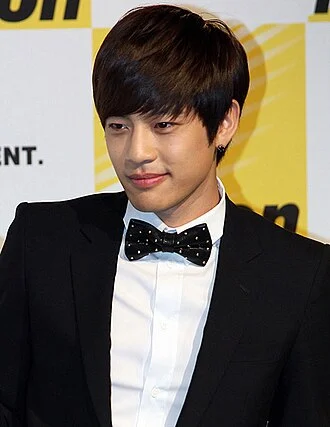 Seven (South Korean singer) height profile photo