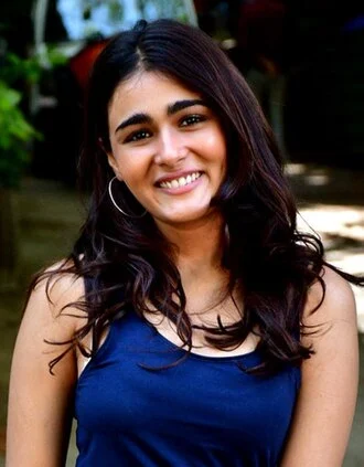 Shalini Pandey height profile photo