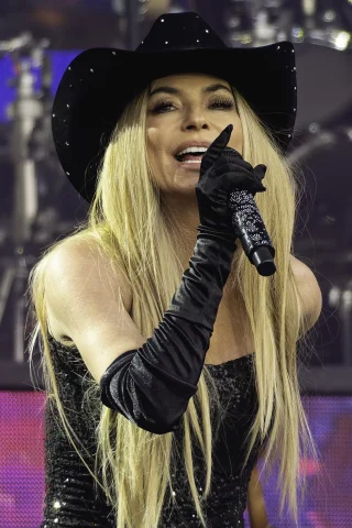 Shania Twain height profile photo