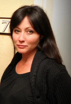 Shannen Doherty height profile photo