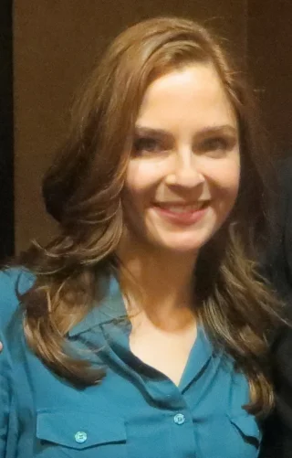 Shannon Lucio height profile photo