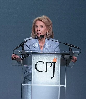 Shari Redstone height profile photo
