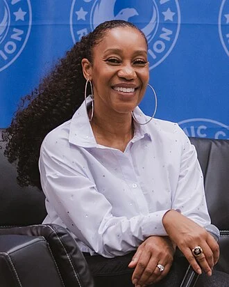 Sharmell height profile photo