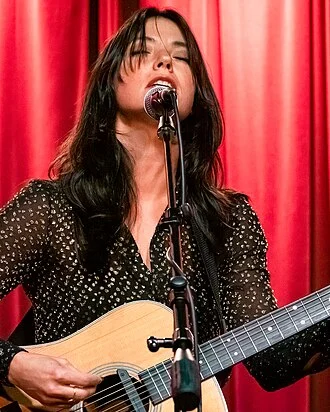 Sharon Van Etten height profile photo