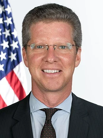 Shaun Donovan height profile photo