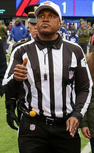 Shawn Smith (American football) height profile photo