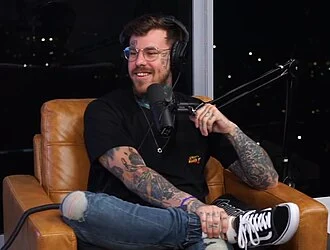 Shayne Smith (comedian) height profile photo