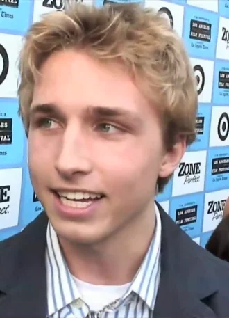 Shayne Topp height profile photo