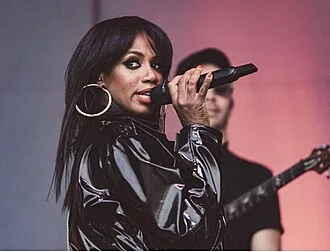 Shaznay Lewis height profile photo