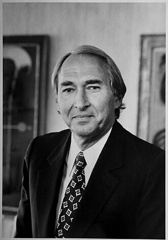 Sheldon Solow height profile photo