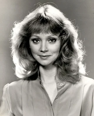 Shelley Long height profile photo