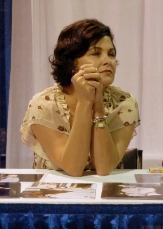 Sherilyn Fenn height profile photo