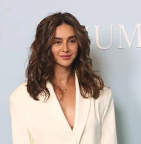 Shibani Dandekar height profile photo