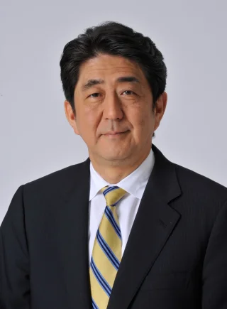 Shinzo Abe height profile photo