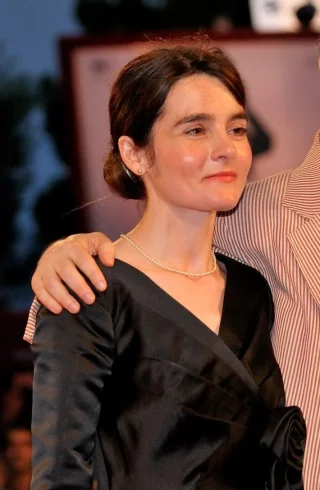 Shirley Henderson height profile photo
