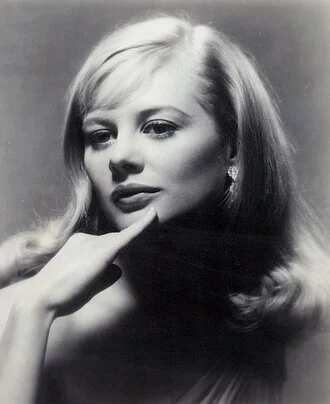 Shirley Knight height profile photo