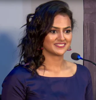 Shraddha Srinath height profile photo