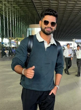 Shreyas Iyer height profile photo