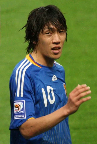 Shunsuke Nakamura height profile photo