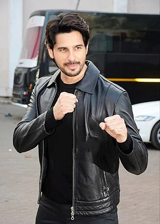Sidharth Malhotra height profile photo