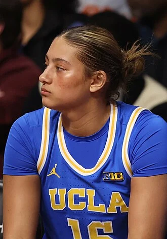 Sienna Betts height profile photo