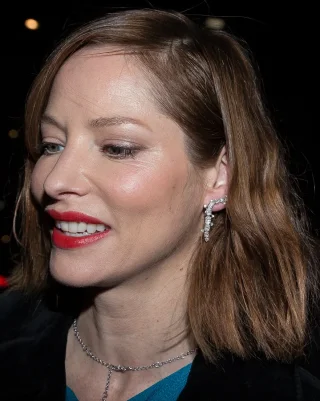 Sienna Guillory height profile photo