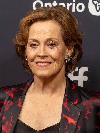 Sigourney Weaver height profile photo