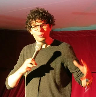 Simon Amstell height profile photo