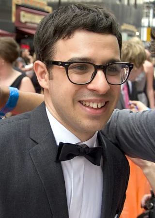 Simon Bird height profile photo