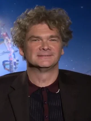 Simon Farnaby height profile photo