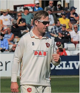 Simon Harmer height profile photo