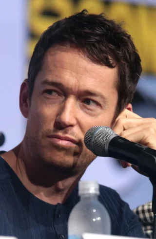 Simon Quarterman height profile photo