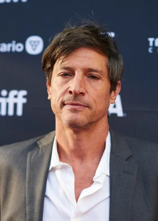 Simon Rex height profile photo