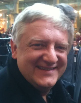 Simon Russell Beale height profile photo