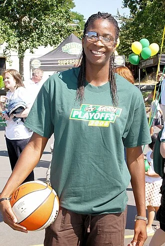 Simone Edwards height profile photo