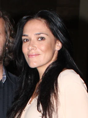 Simone Kessell height profile photo