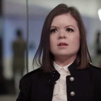 Sinéad Burke height profile photo