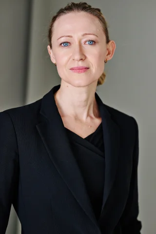 Siobhan Hewlett height profile photo