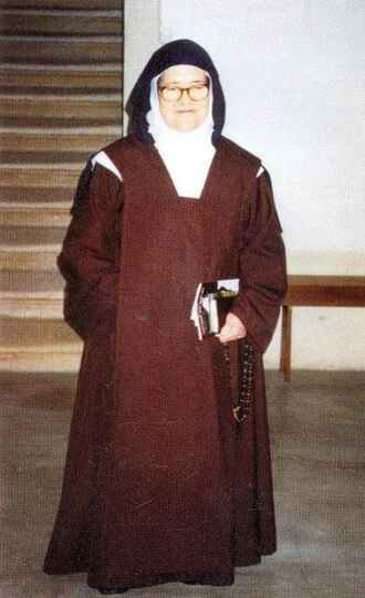 Sister Lúcia height profile photo