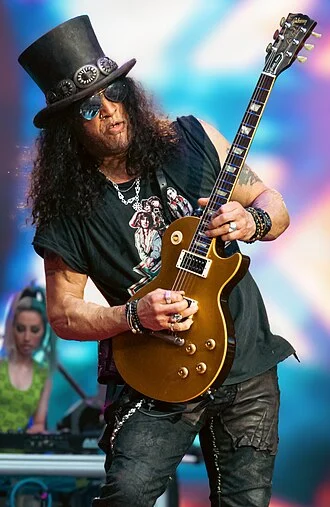 Slash (musician) height profile photo