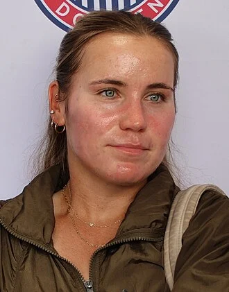 Sofia Kenin height profile photo