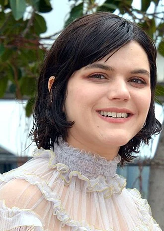 Soko (singer) height profile photo