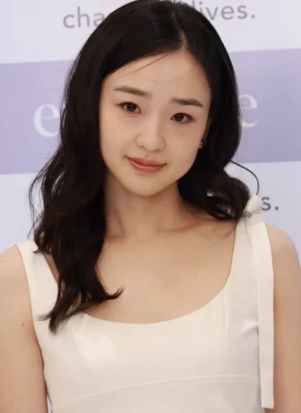 Son Yeon-jae height profile photo