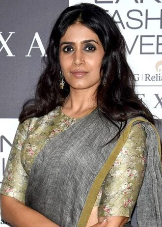 Sonali Kulkarni height profile photo