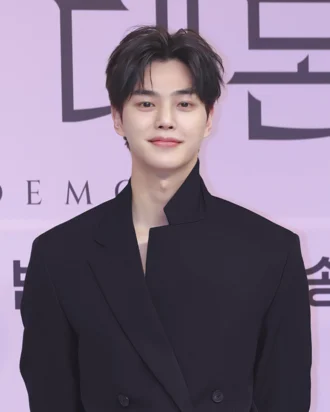 Song Kang height profile photo