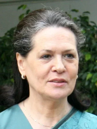 Sonia Gandhi height profile photo