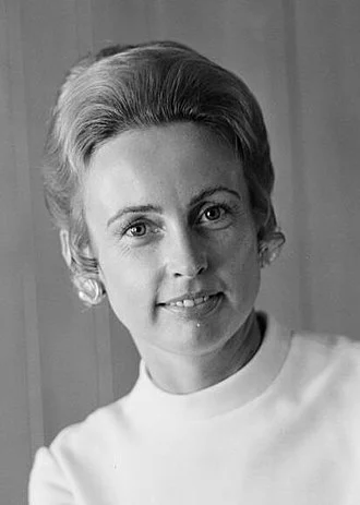 Sonia McMahon height profile photo
