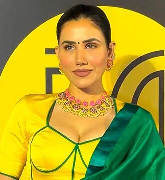 Sonnalli Seygall height profile photo